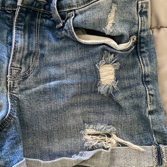 Old Navy Distressed Jean Shorts - Picture 5 of 6